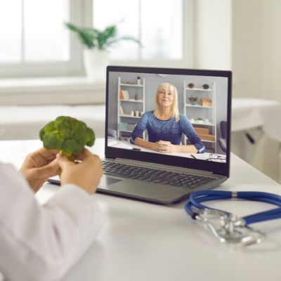 Czym jest konsultacja psychodietetyka online?